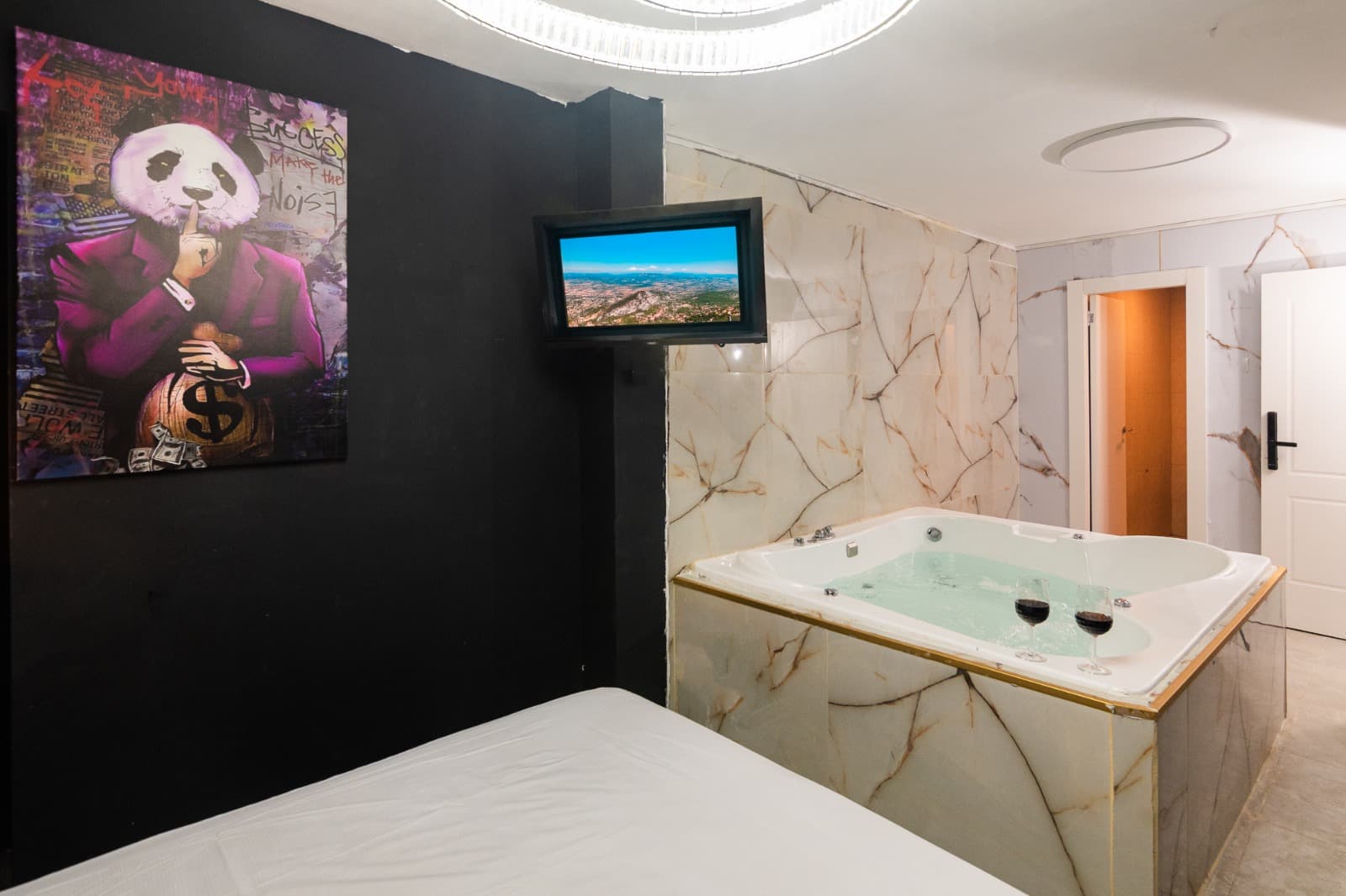 ג׳קוזי מפנק